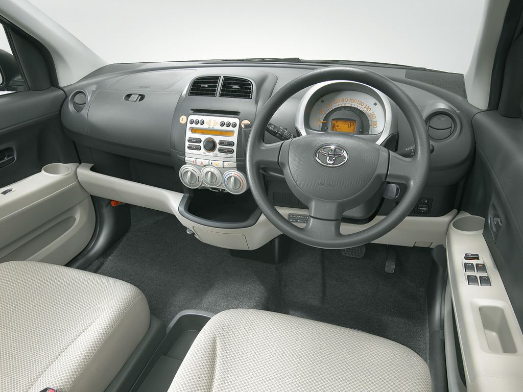 Toyota passo Interior