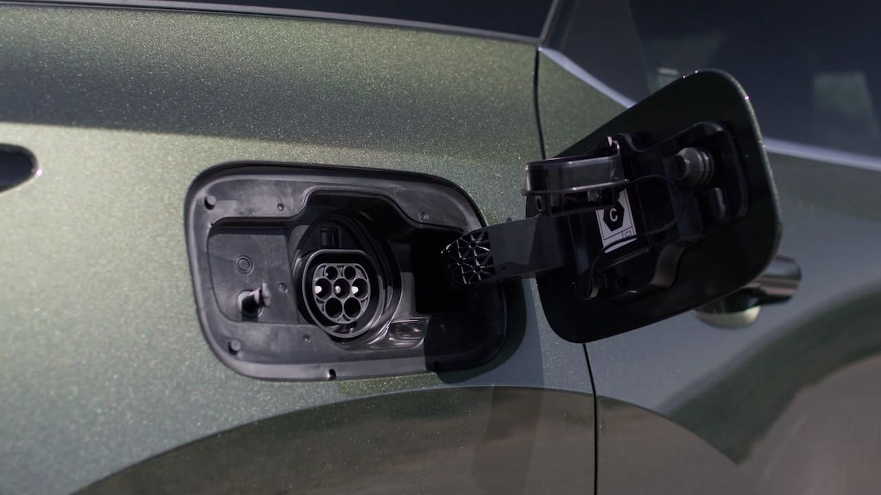 2023-Lexus-RX-450h-plug-in-hybrid-charging-port