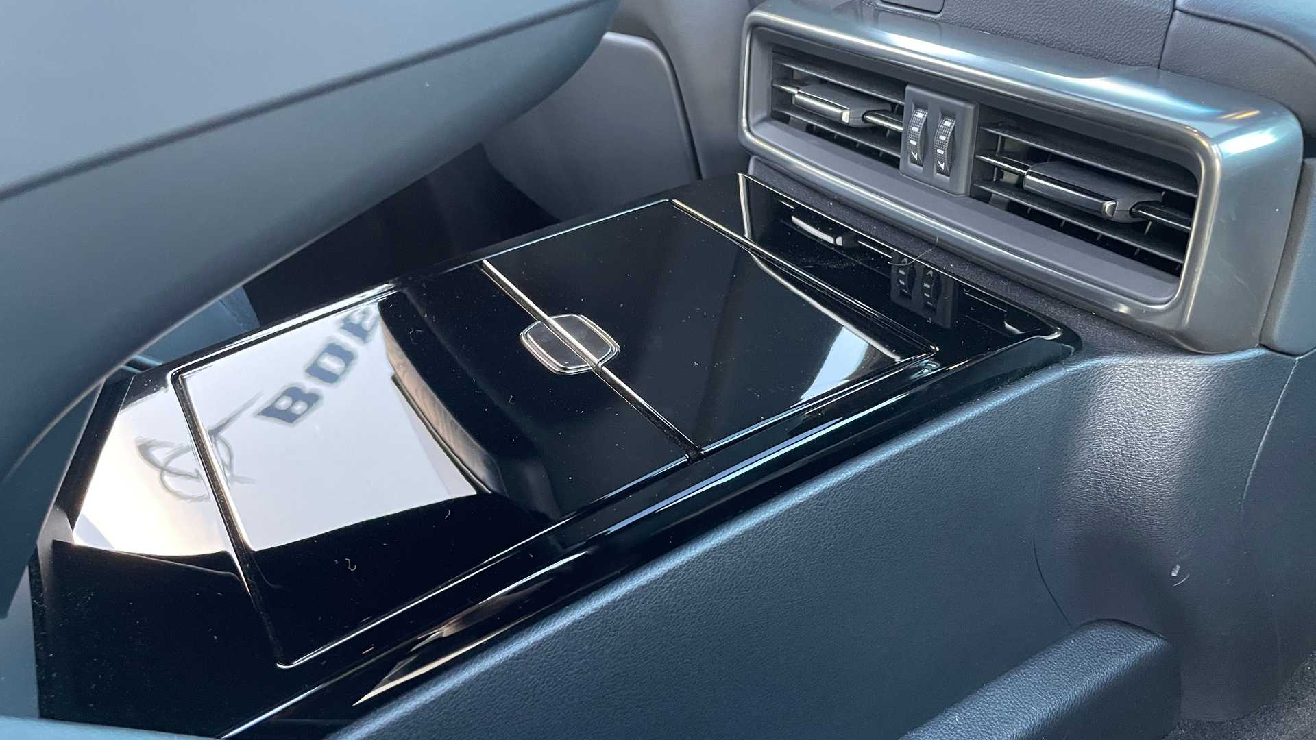 2022-lexus-lx-600-ultra-luxury-interior (9)
